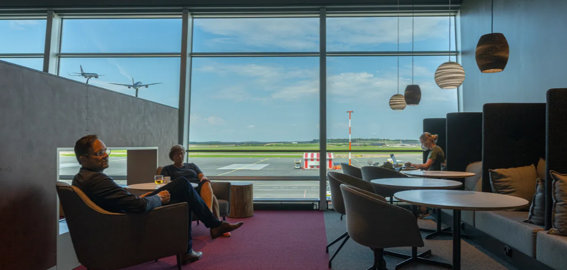 Aspire Lounge Gate 27	